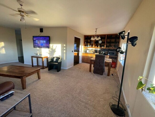 Building Photo - 5 Acre Ranch 3bed/2bth home with amazing v...