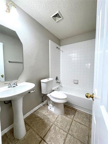 Building Photo - 7728 Parkwood Plaza Dr