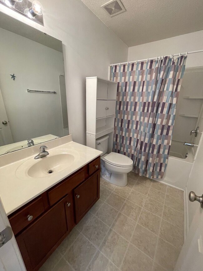 Building Photo - 6440 Coral Vine Way