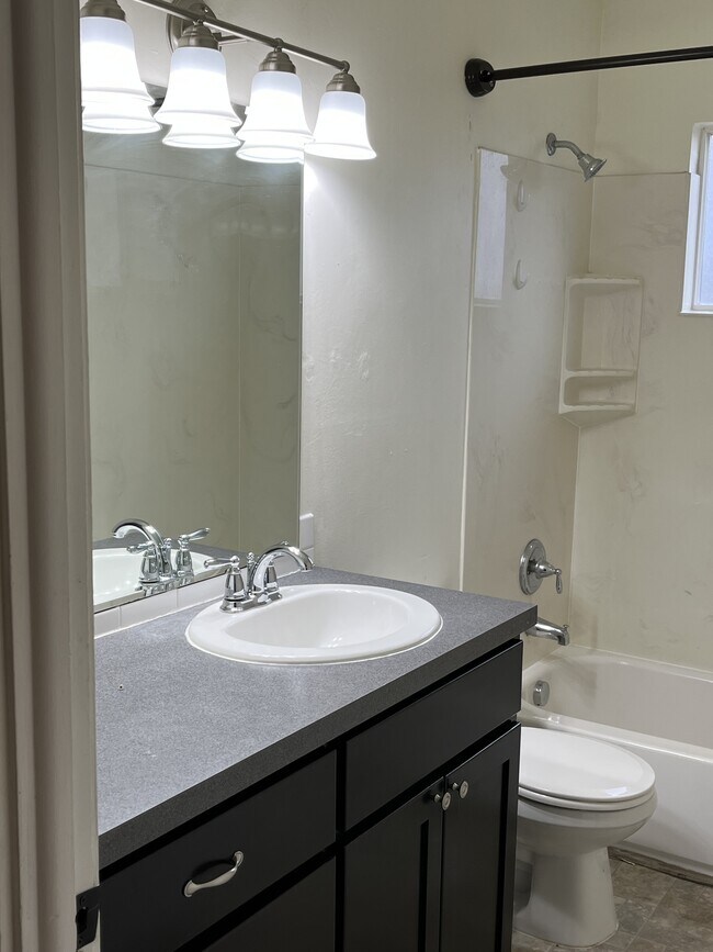 Building Photo - 1826 S Pacific St