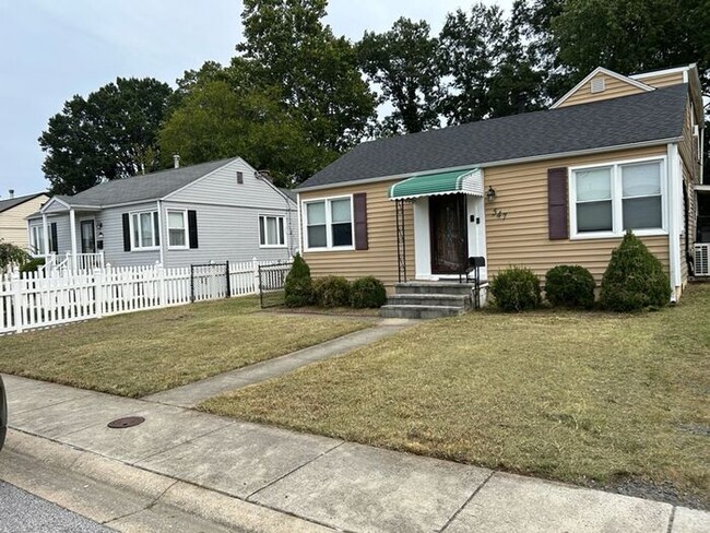 Building Photo - !! $500 OFF 2nds  MONTH'S RENT!!! Charming 3BR 2BA Home w/ Updated Kitchen + Large Front and Back...