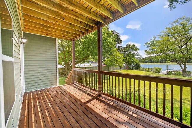 Building Photo - 615 Roland Dr