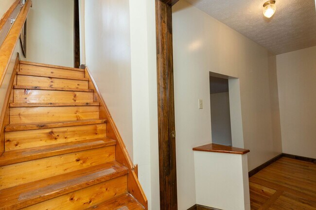 Building Photo - 218 S West St
