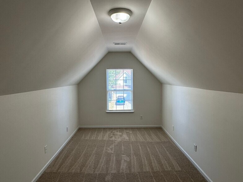 Building Photo - 2818 Oakdale Pasture Dr