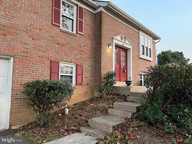 Building Photo - 6015 Bitternut Dr