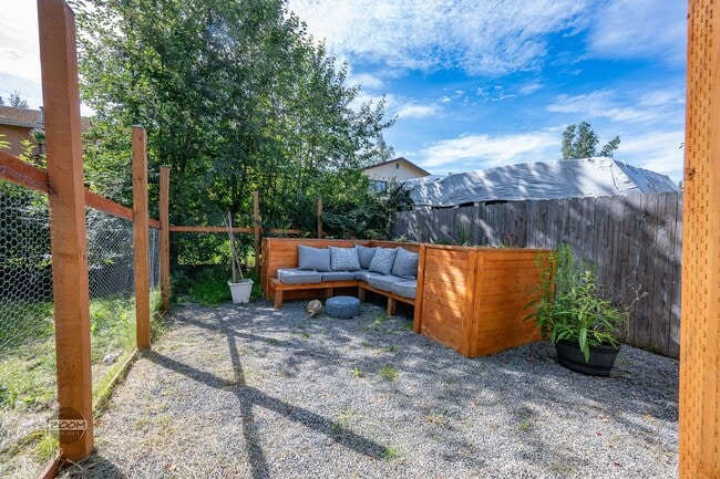 Building Photo - Bright Anchorage Home in Prime Location