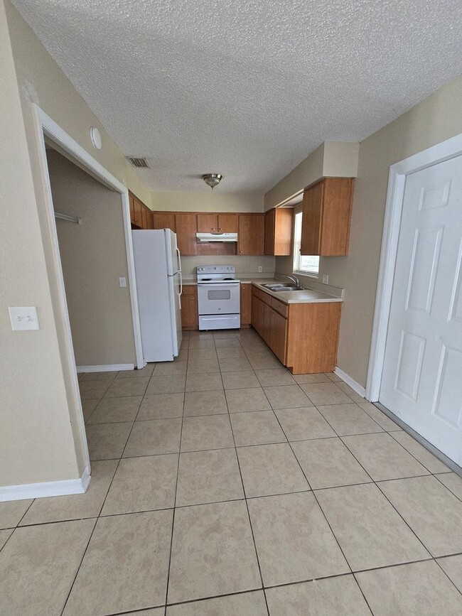 Building Photo - Three bedroom two bath home