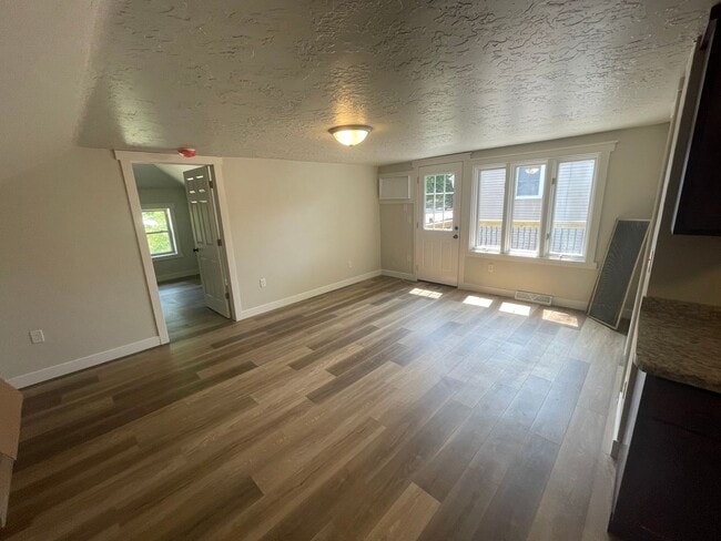 Building Photo - 420 S Van Buren St