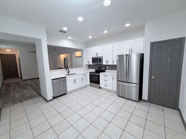 Building Photo - 1065 Viewpoint Way