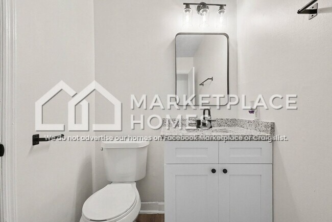 Building Photo - 9011 Homewood Dr