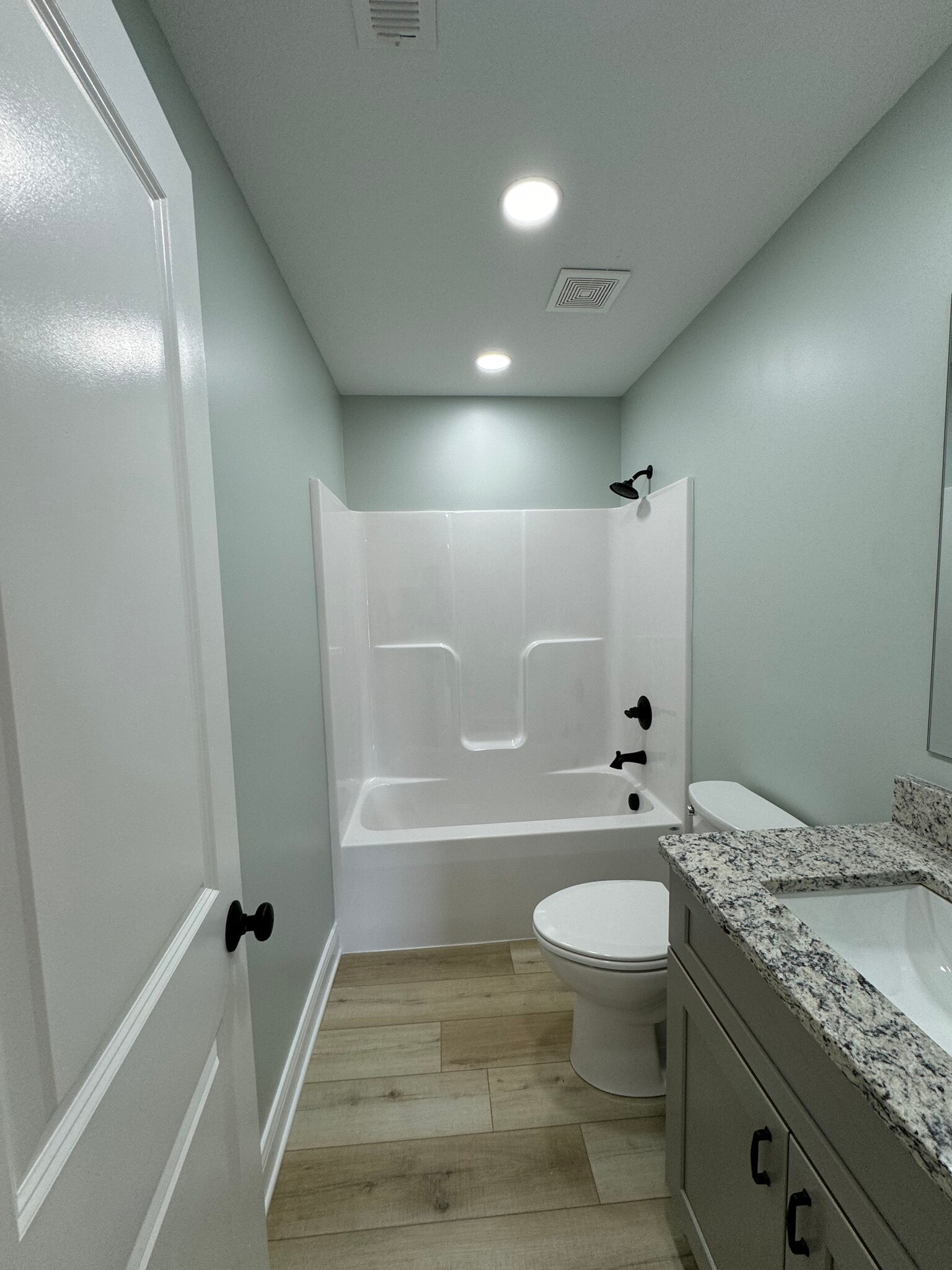 Building Photo - 857 Elmdale Rd