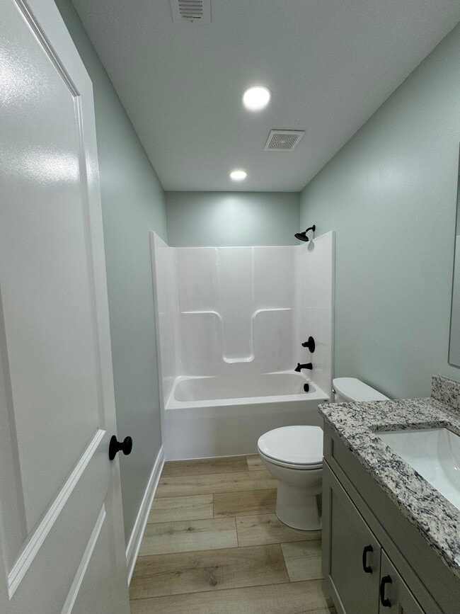 Building Photo - 857 Elmdale Rd