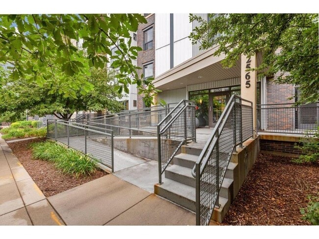 Building Photo - 2565 Franklin Ave