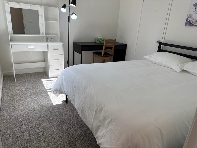 Building Photo - 1040 Fell St