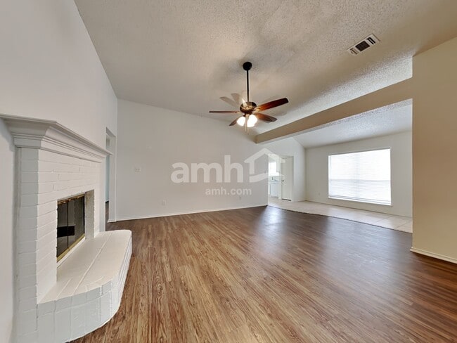Building Photo - 1104 Brook Canyon Dr