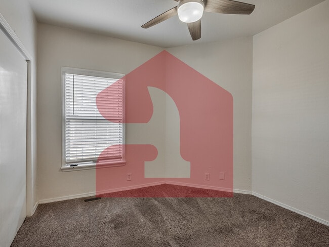 Building Photo - 2708 Silvertree Dr