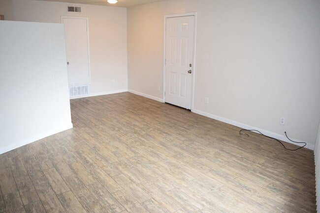 Building Photo - 6049 Northcrest Cir