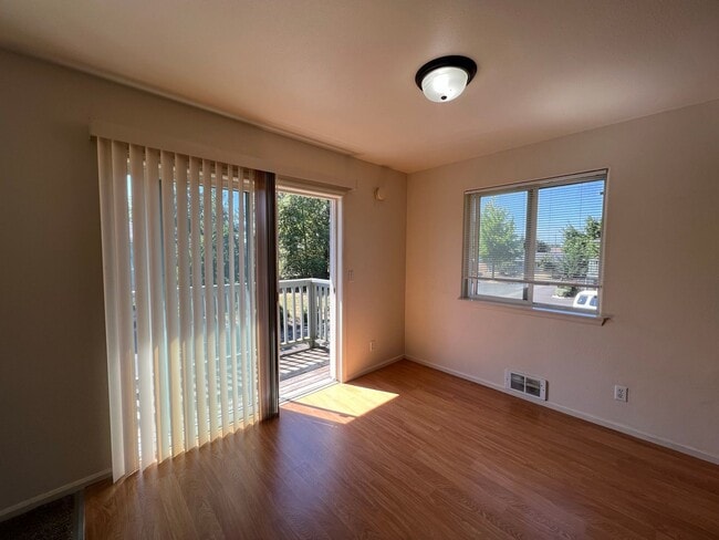 Building Photo - Broadway Triplex