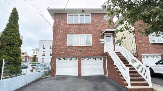 Building Photo - 9104 3rd Ave