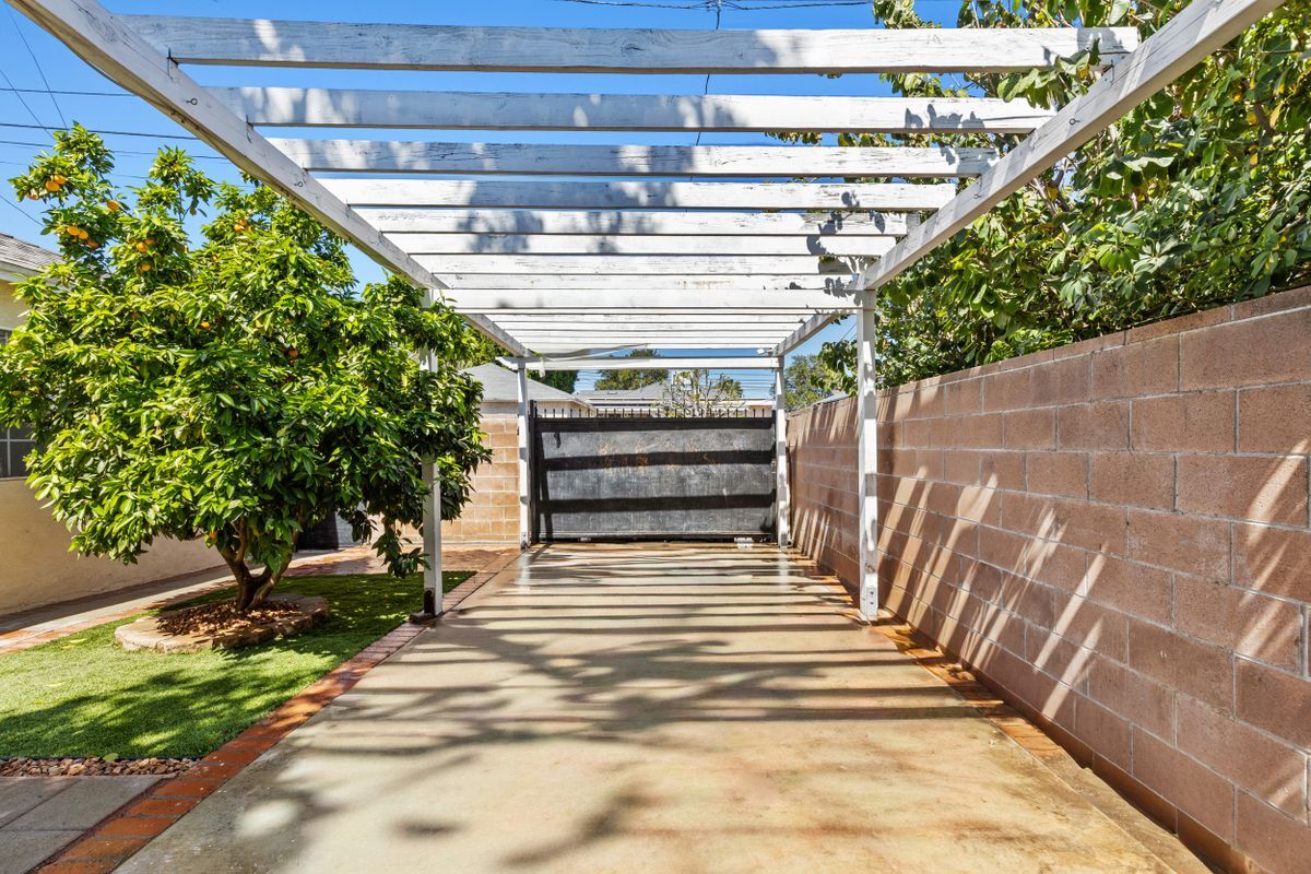 Building Photo - 19403 Welby Way