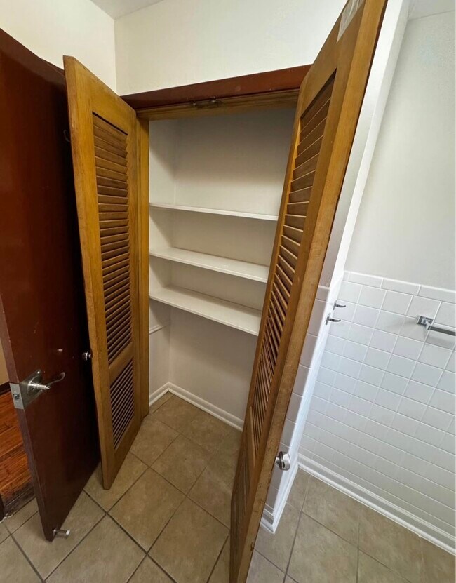 Building Photo - 725 Brummel St