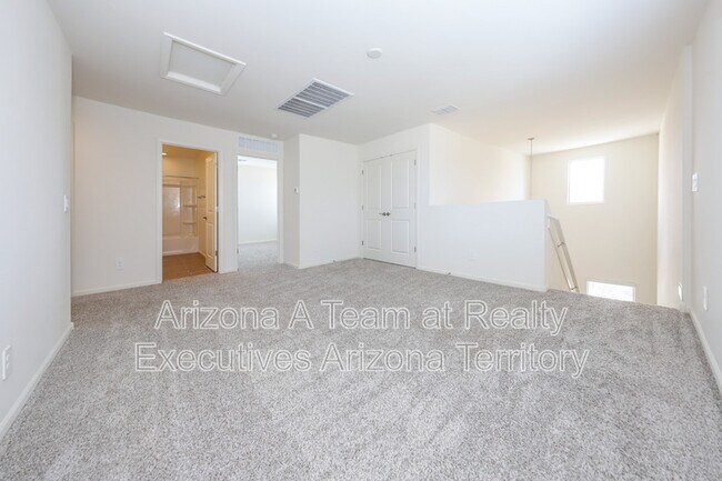 Building Photo - 7867 S Walnutview Dr