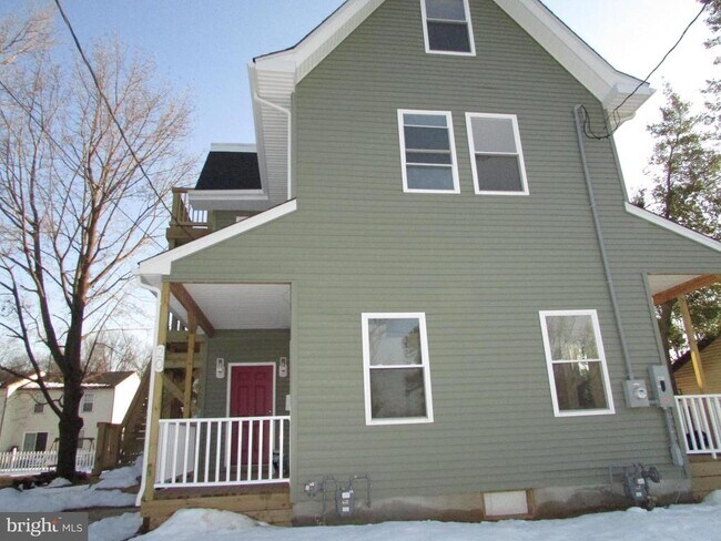 Building Photo - 20 Pine St