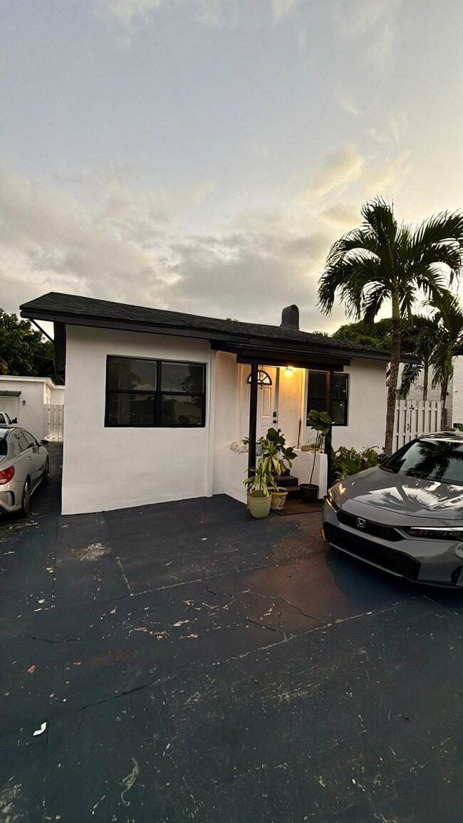 Primary Photo - 712 Nottingham Blvd