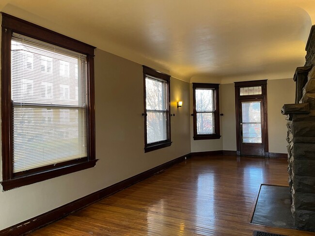 Building Photo - 2102 Maryland Ave