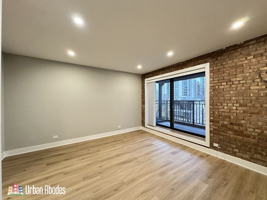 Building Photo - 1212 N La Salle Dr