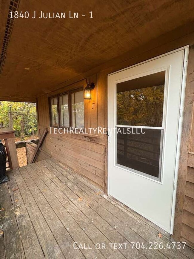 Building Photo - 1840 J Julian Ln