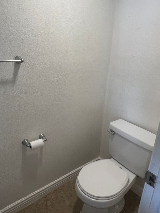 Building Photo - Ventura 3+2 condo in Woodbridge Park Community