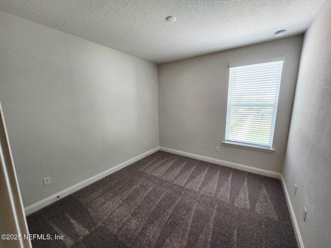 Building Photo - 541 Crestview Dr
