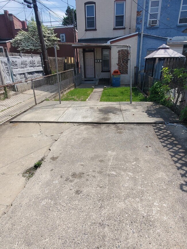 Building Photo - 638 2nd1
