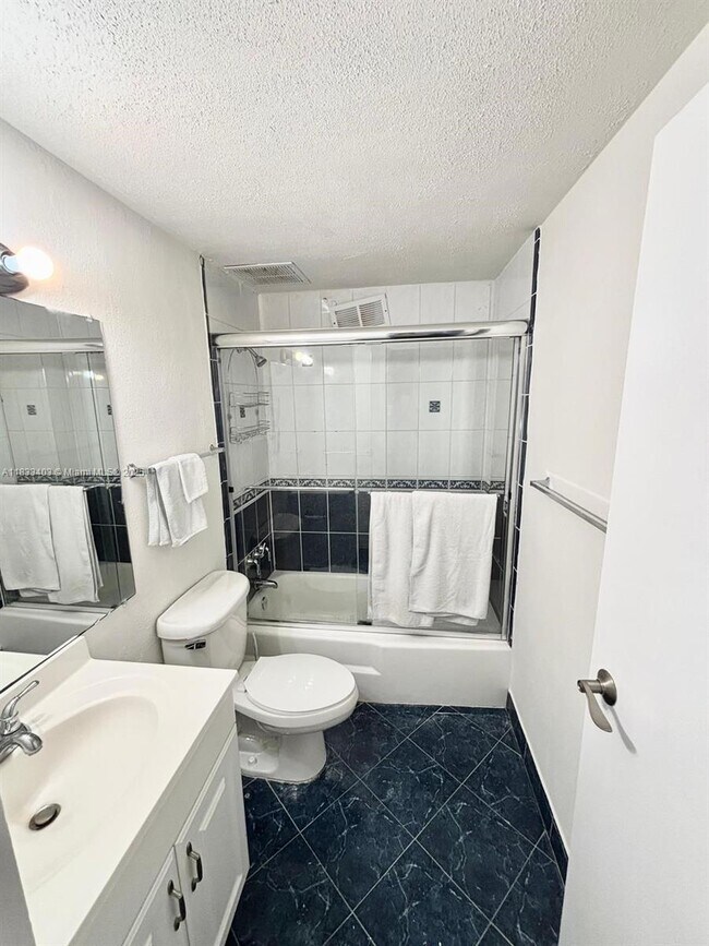 Building Photo - 801 Brickell Bay Dr