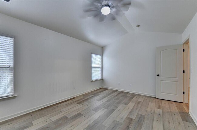 Building Photo - 5013 Groover Dr