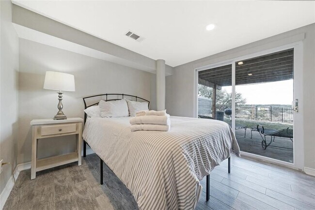 Building Photo - 705 Nomad Dr