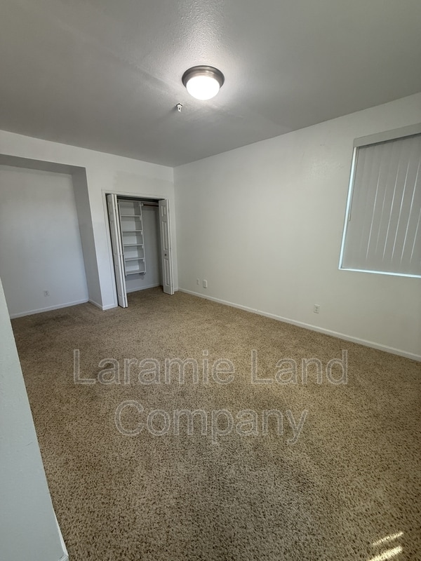Building Photo - 1403 E Gibbon St