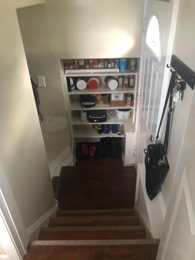 Building Photo - 2 Bedroom home with garage in Mayfield Hts!