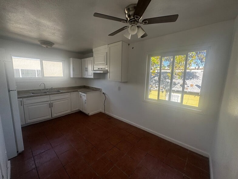 Building Photo - 1499 W 35th Pl