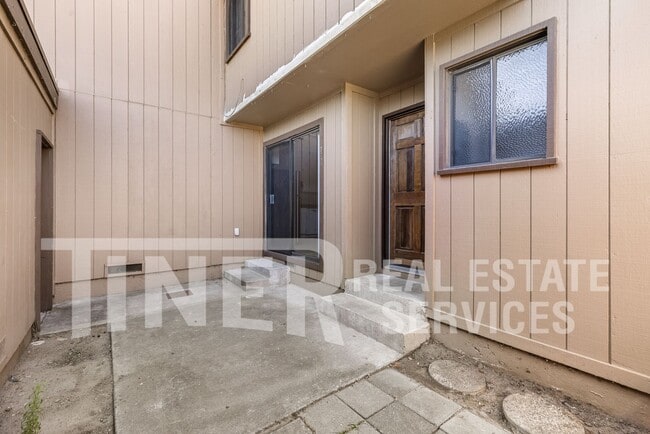 Building Photo - 8708 Bluff Ln