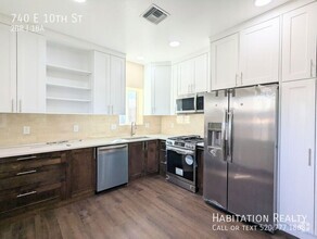 Building Photo - Remodeled 1924 Craftsman 2Bed/1Bath + Offi...