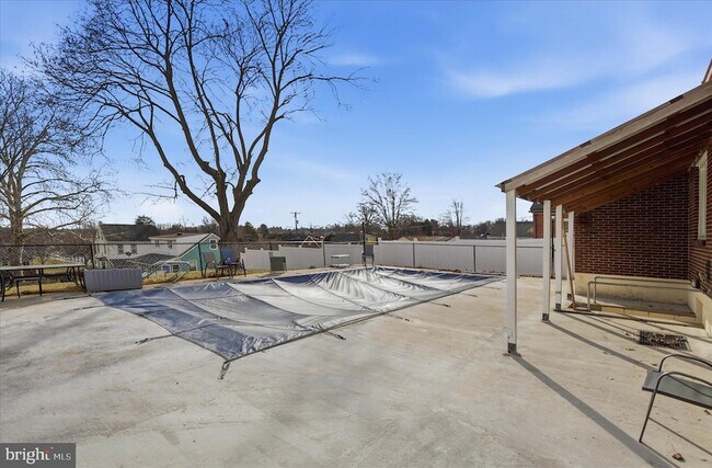 Building Photo - 1058 St Joseph St