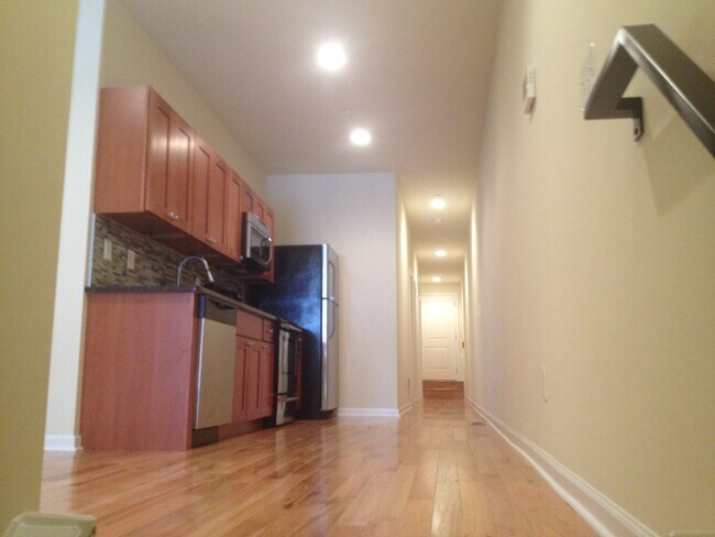 Building Photo - 415 N 41st St