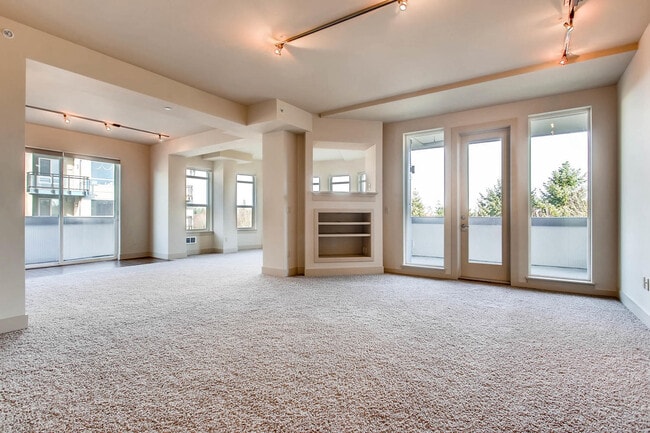 Building Photo - 7800 Plaza Condominiums ~ Mercer Island