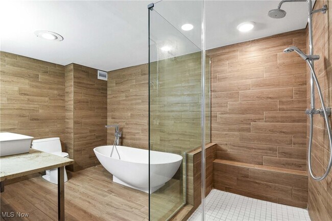 Building Photo - 12700 Lake Ave