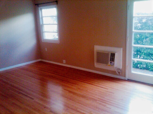 Building Photo - 839 N Alfred St