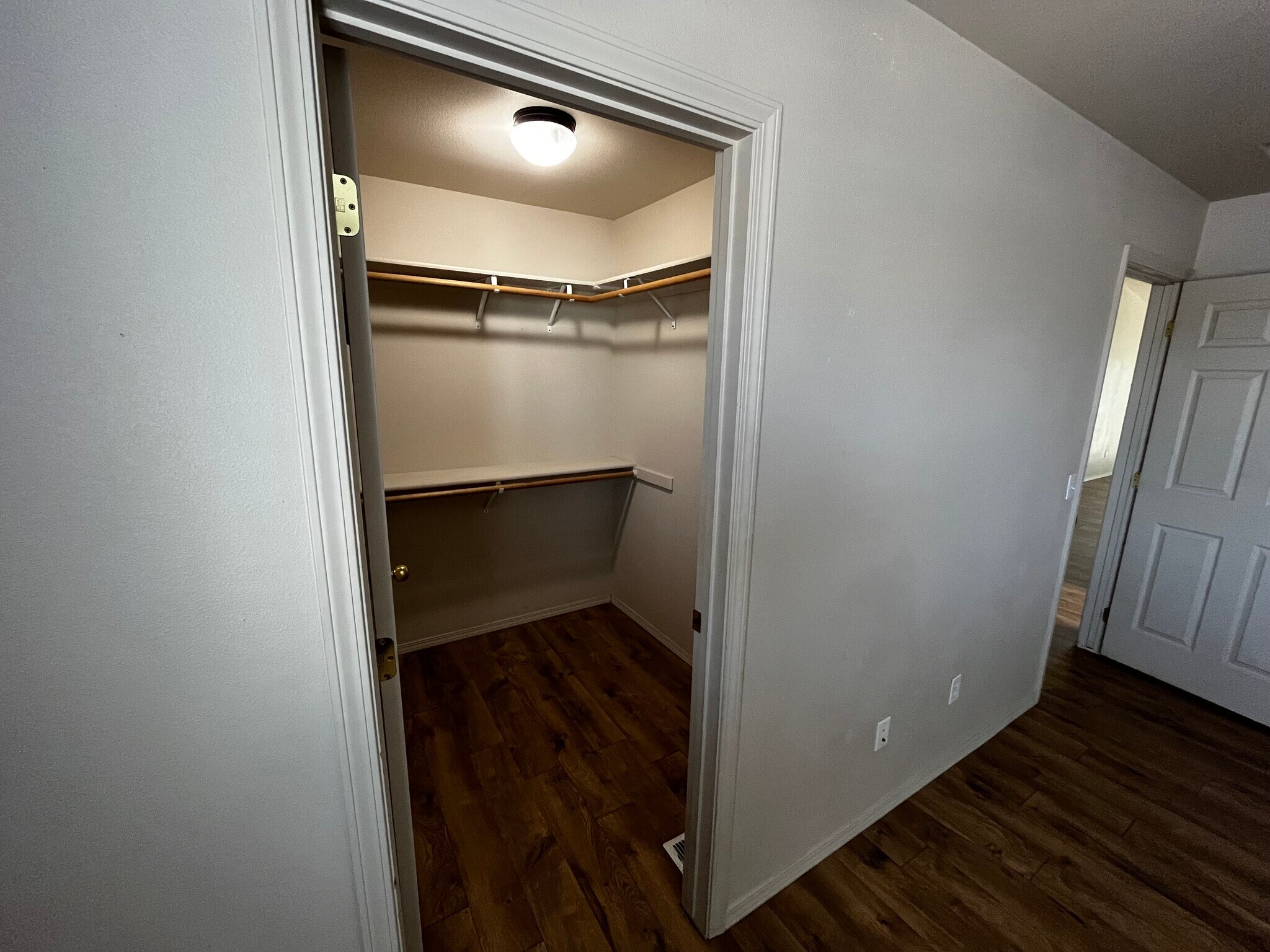 Building Photo - 2518 Valley View Ct