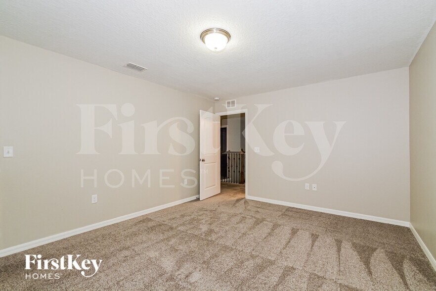 Building Photo - 607 Silverthorn Pl