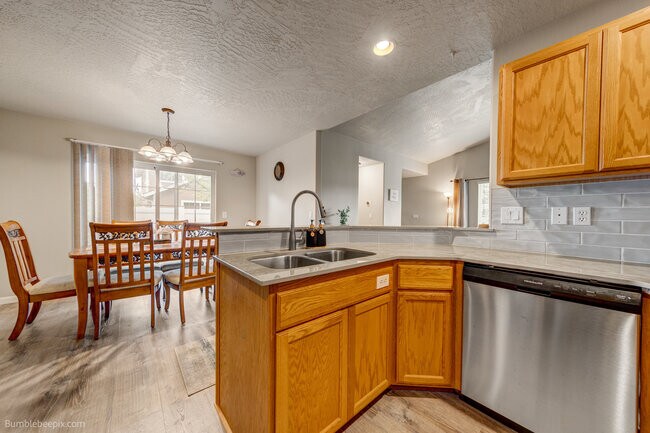 Building Photo - 931 N Goldenrod Ct